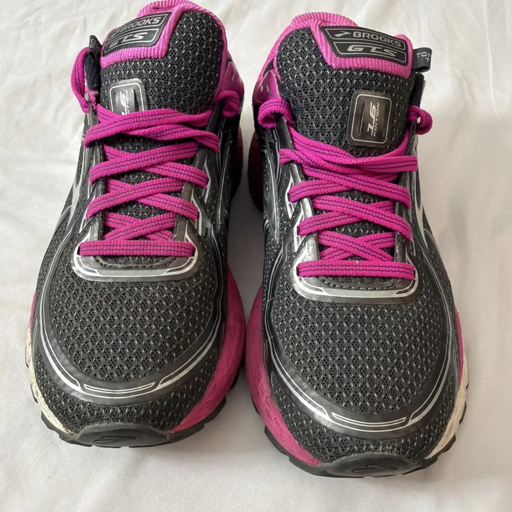 Carpe Runem Brooks GTS -16 Edition‎ Womens Running Gym Shoes Size 6.5 Rare Pink